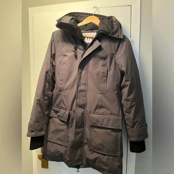 Bancroft Aritzia Parka gently worn for 1 season. - Picture 5 of 8